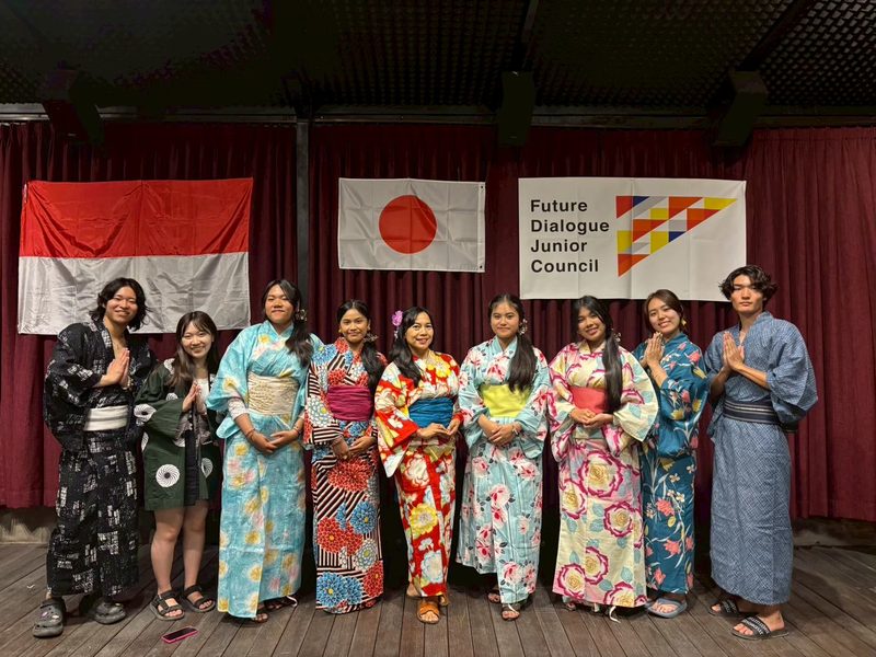 日本文化交流会での集合写真