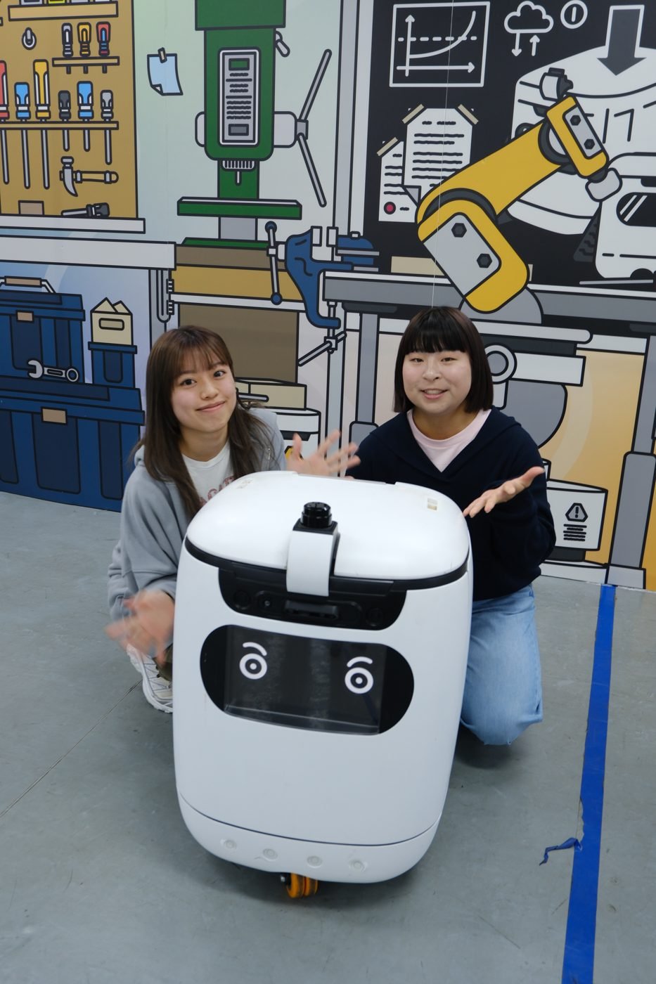 Rice Roboticsの配送ロボットと参加者