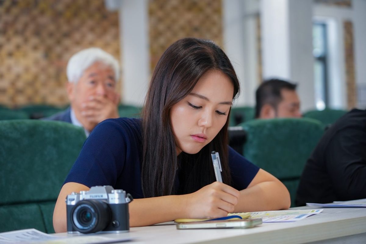 書記官のお話を聞く様子